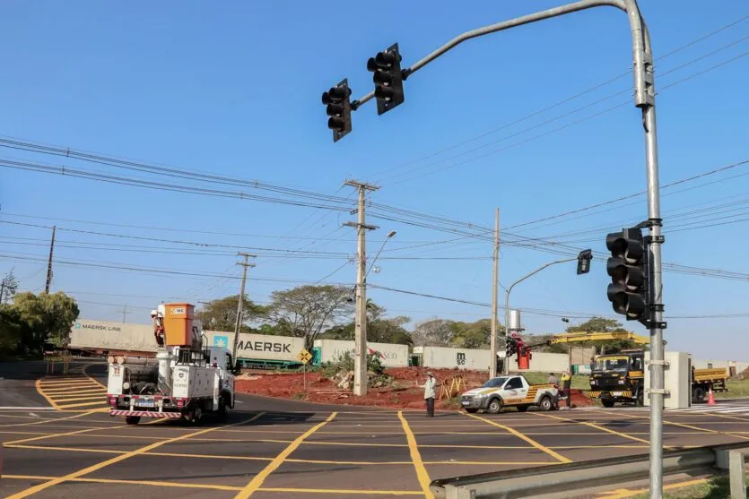 Conjunto de semáforos é instalado na Avenida Minas Gerais