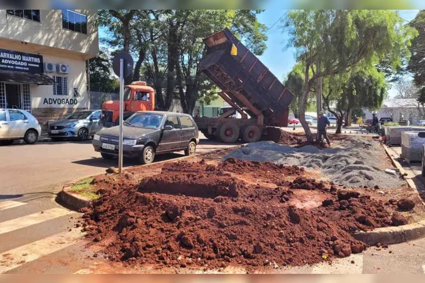 Diretora de Agricultura de Ivaiporã acompanha obras da Feira Livre