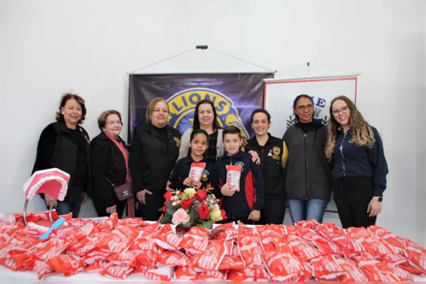 Lions Clube distribui kits de higiene bucal a alunos da rede municipal