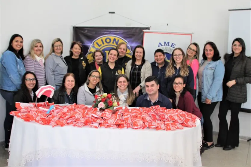 Lions Clube distribui kits de higiene bucal a alunos da rede municipal