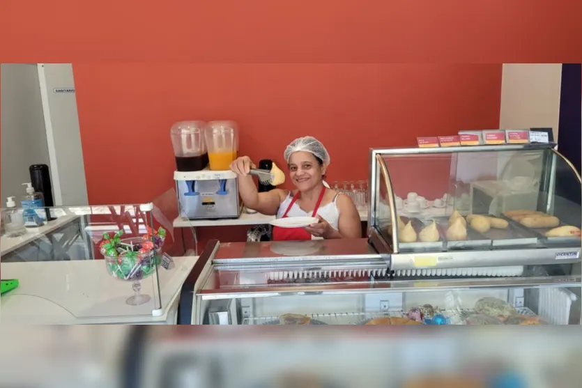  Luciana Costa Alves Alamao tem um estabelecimento especializado em salgados 