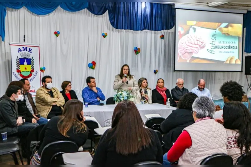  O evento teve como objetivo orientar os pais e familiares dos estudantes 