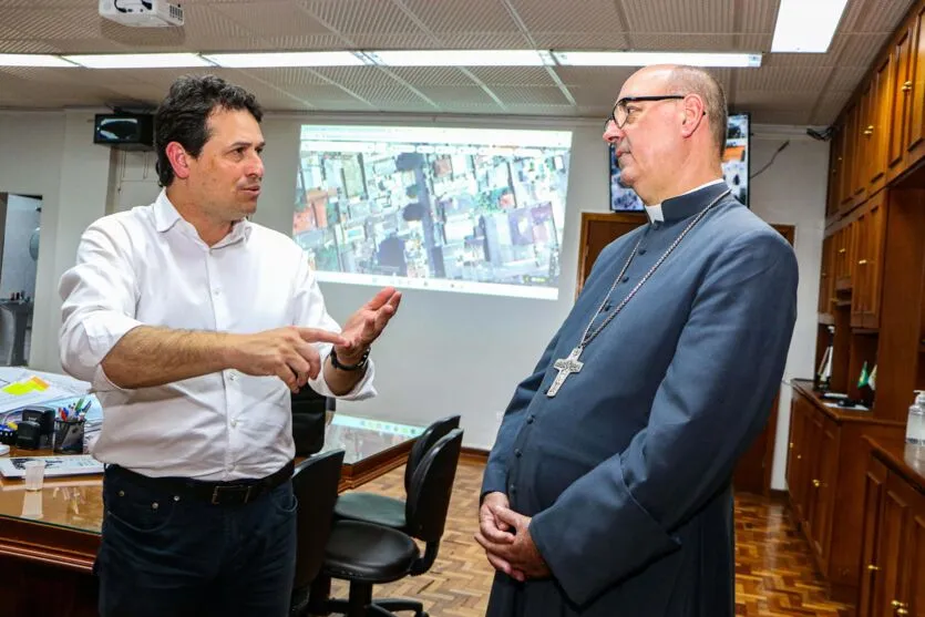  O prefeito Junior da Femac e o bispo da Diocese de Apucarana, Dom Carlos José de Oliveira 