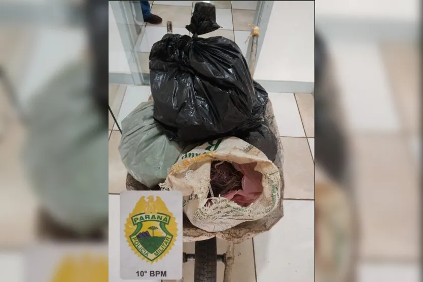  Os agentes encontraram vários fios de cobre, que pesaram 97.245 kg 