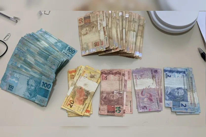  Os policiais apreenderam R$ 37 mil com o jovem, de 21 anos 