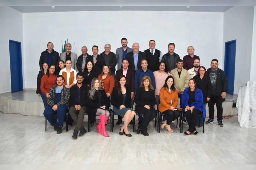 Prefeito de Jardim Alegre dá posse aos integrantes do CODEJA