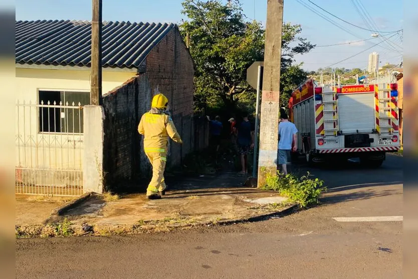 Princípio de incêndio atinge casa na rotatória da Vila Regina