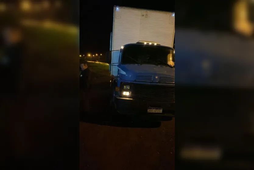  A Polícia Militar fez o cerco e localizou o caminhão abandonado logo após o furto 