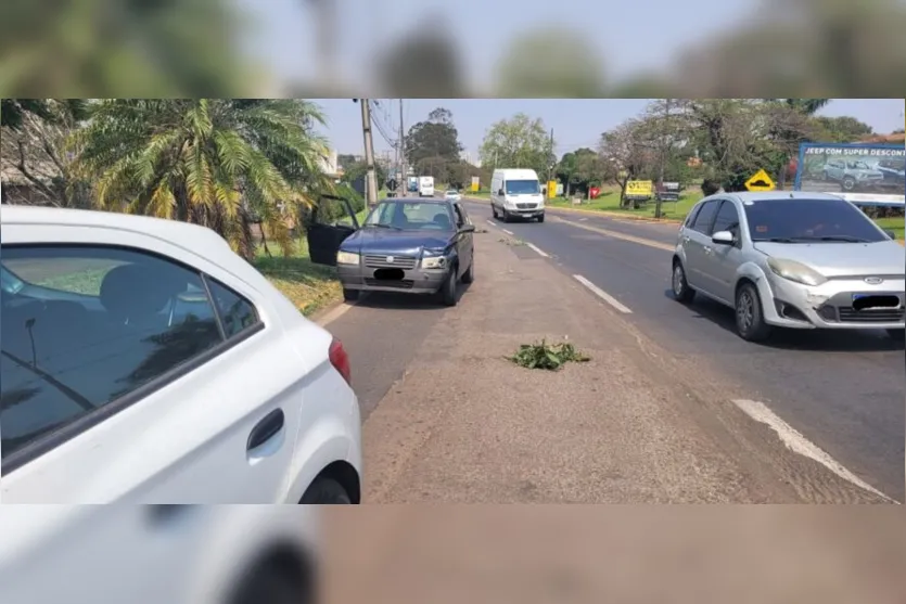  A colisão, entre dois carros,  aconteceu próximo da entrada do Parque Bela Vista 
