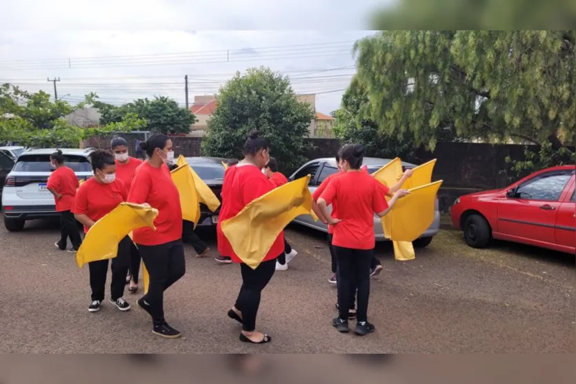 Alunos da Apae de Apucarana protagonizam desfile cívico; assista