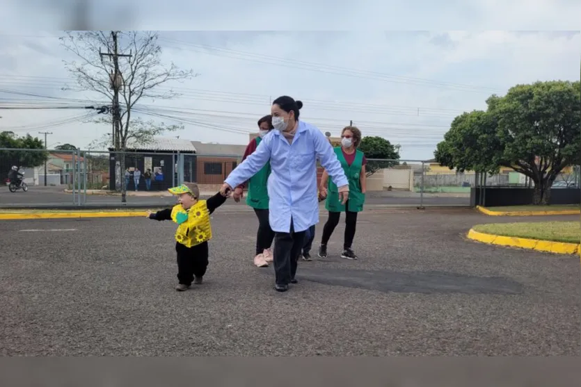 Alunos da Apae de Apucarana protagonizam desfile cívico; assista