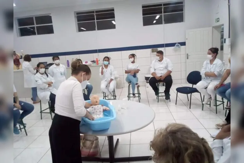  Alunos durante aulas do curso Técnico em Enfermagem 