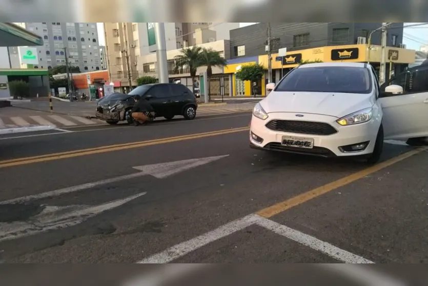  Apesar dos danos causados nos carros, nenhum dos motoristas se feriram 