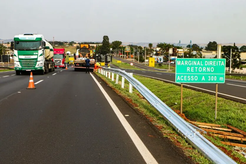 Apucarana instala defensas na BR-369, para depois fixar postes