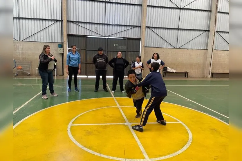 Arapongas: Professores de Educação Física participam de capacitação