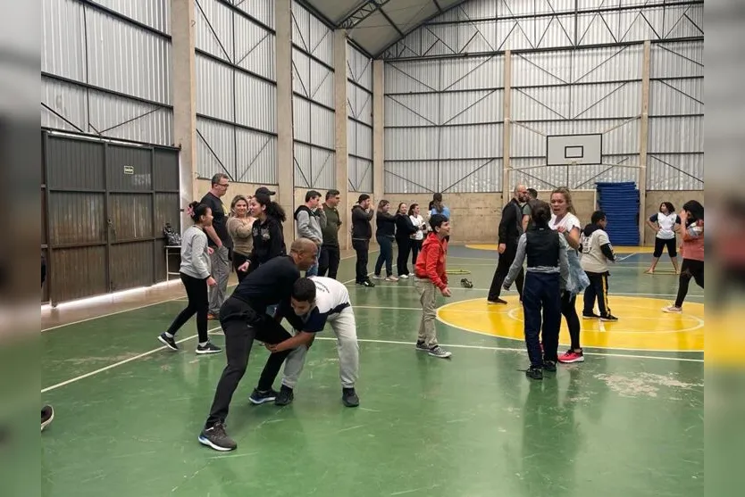 Arapongas: Professores de Educação Física participam de capacitação