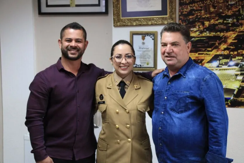  Atuou durante 5 anos na TV Antares de Arapongas, e em 2013 se tornou Policial Militar 