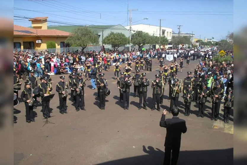  Banda e Fanfarra Municipal Carlos Gomes, de Faxinal 