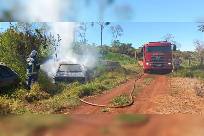  Carro foi incendiado por um homem na estrada da Olaria 