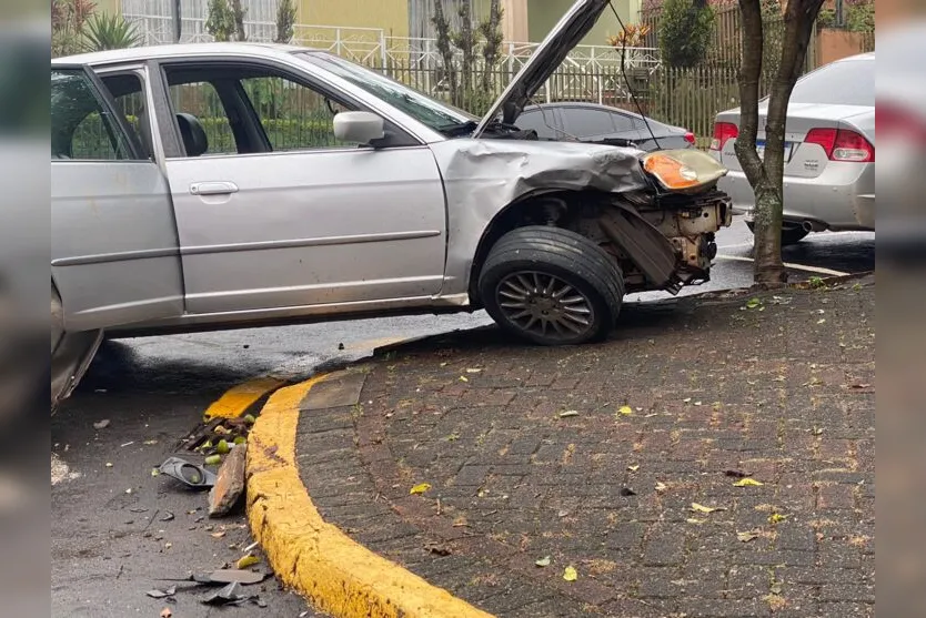 Colisão entre carros é registrada em Apucarana nesta manhã