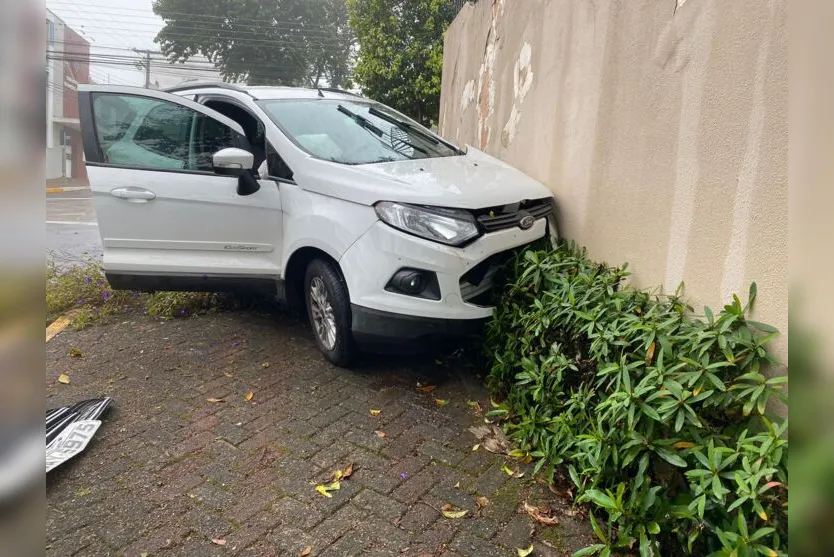 Colisão entre carros é registrada em Apucarana nesta manhã