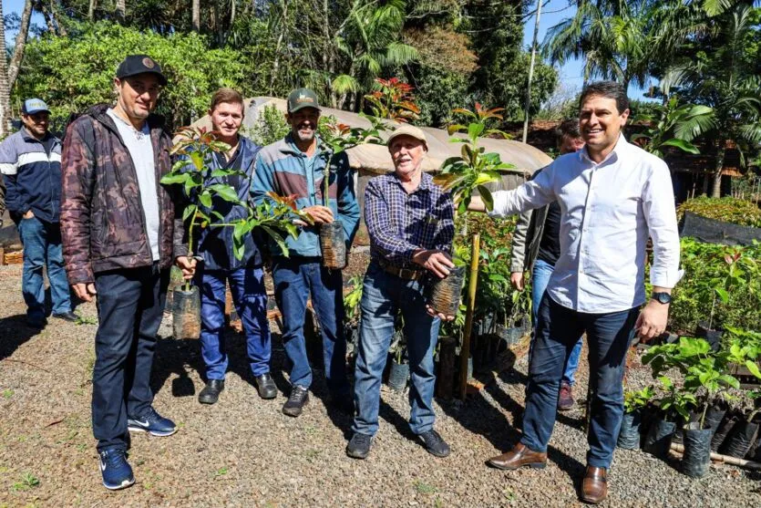  Com apoio da Secretaria de Agricultura, a entrega foi feita pelo prefeito Junior da Femac 