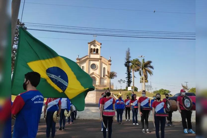  Desde 2010 na fanfarra, Silvia calcula que mais de 400 pessoas já tenham passado pelo trabalho 