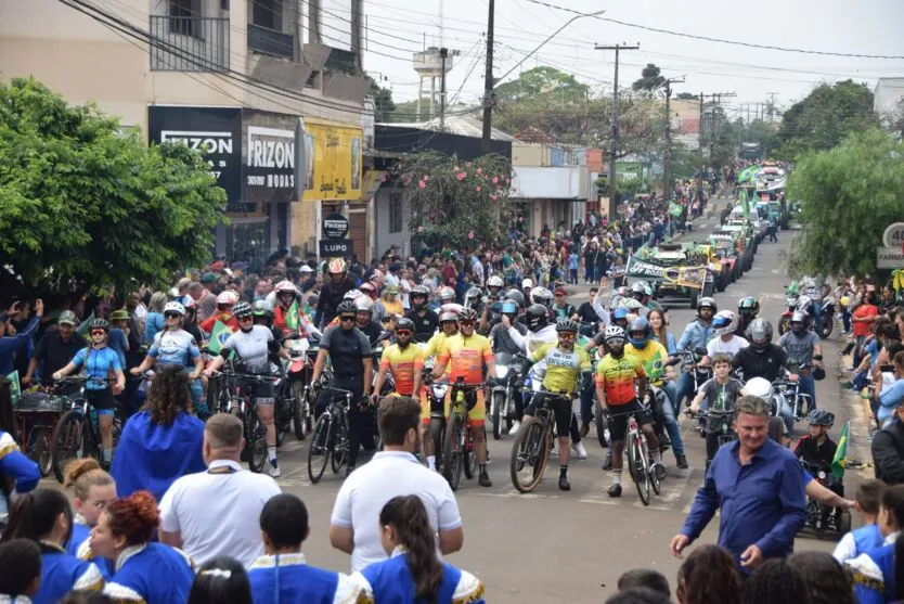 Desfile da Independência  realizado com sucesso em Jardim Alegre