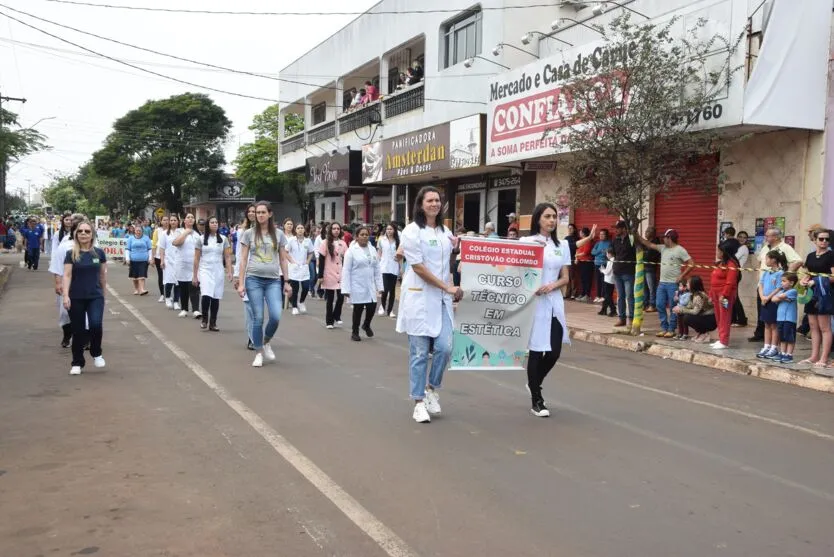 Desfile da Independência  realizado com sucesso em Jardim Alegre