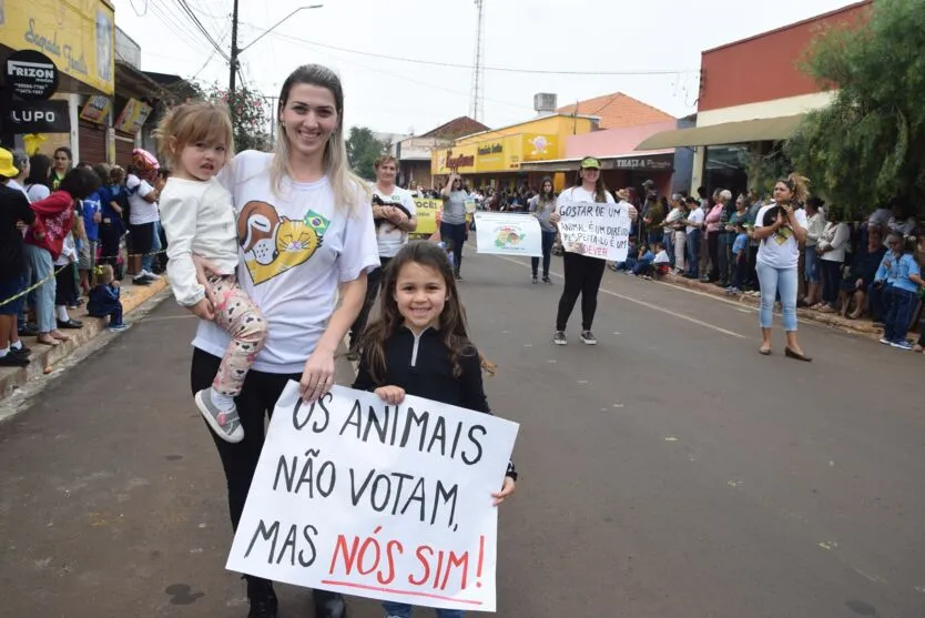 Desfile da Independência  realizado com sucesso em Jardim Alegre