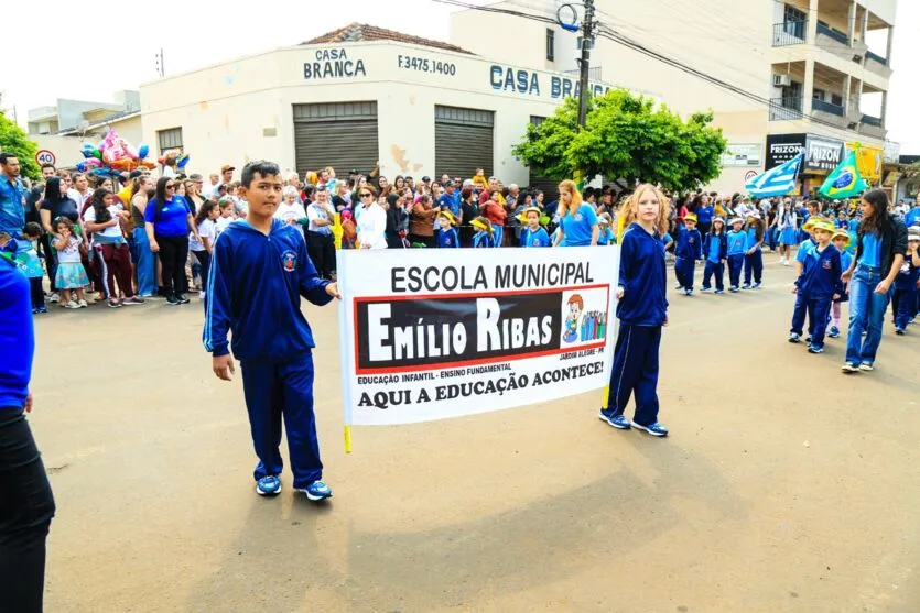 Desfile da Independência  realizado com sucesso em Jardim Alegre