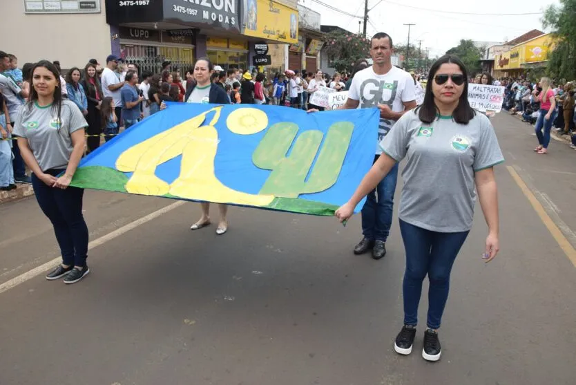 Desfile da Independência  realizado com sucesso em Jardim Alegre