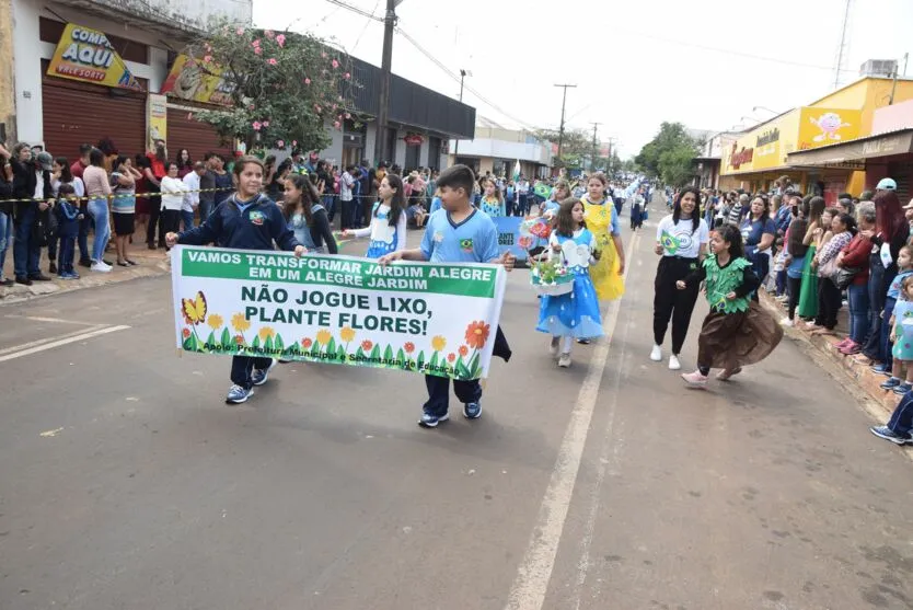 Desfile da Independência  realizado com sucesso em Jardim Alegre