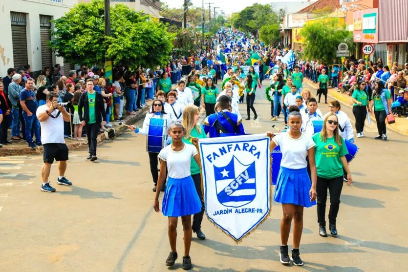 Desfile da Independência  realizado com sucesso em Jardim Alegre