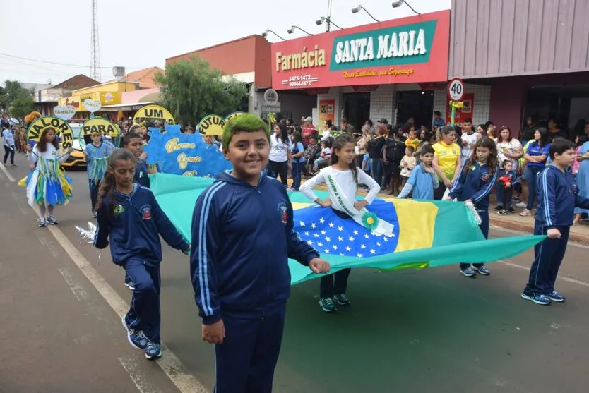 Desfile da Independência  realizado com sucesso em Jardim Alegre