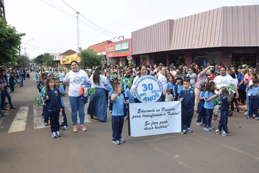 Desfile da Independência  realizado com sucesso em Jardim Alegre