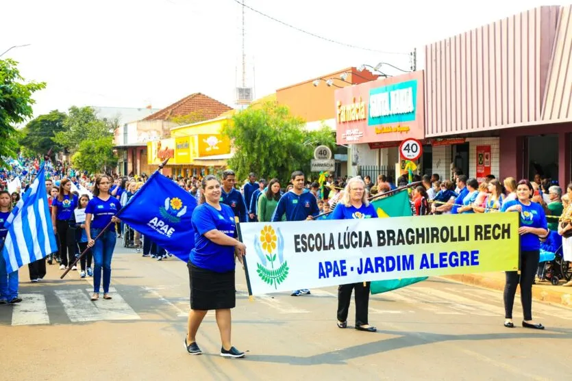 Desfile da Independência  realizado com sucesso em Jardim Alegre