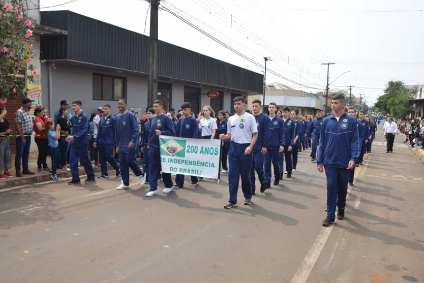 Desfile da Independência  realizado com sucesso em Jardim Alegre