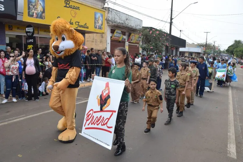 Desfile da Independência  realizado com sucesso em Jardim Alegre