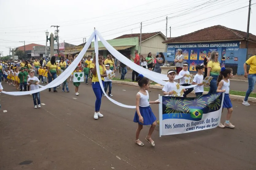 Desfile do Dia da Independência foi realizado no sábado em Lunardelli