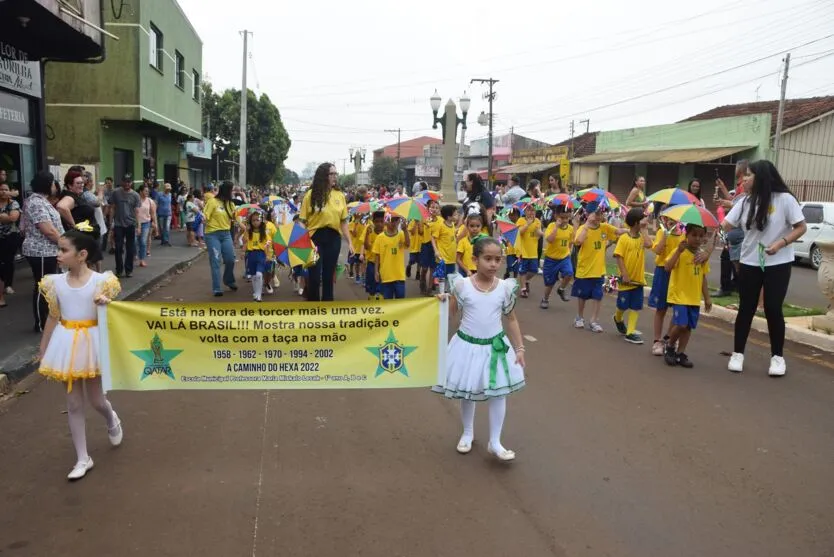 Desfile do Dia da Independência foi realizado no sábado em Lunardelli