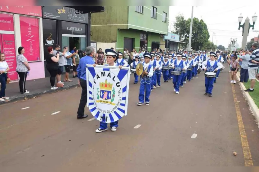 Desfile do Dia da Independência foi realizado no sábado em Lunardelli