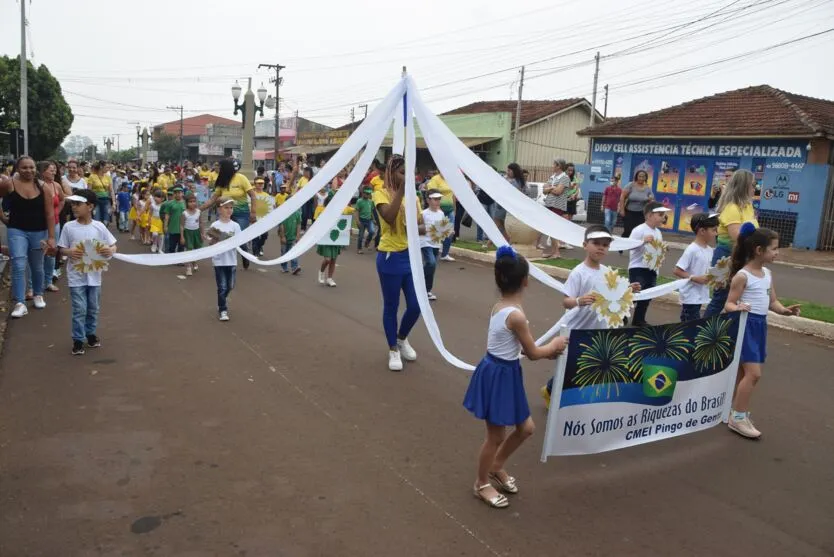 Desfile do Dia da Independência foi realizado no sábado em Lunardelli