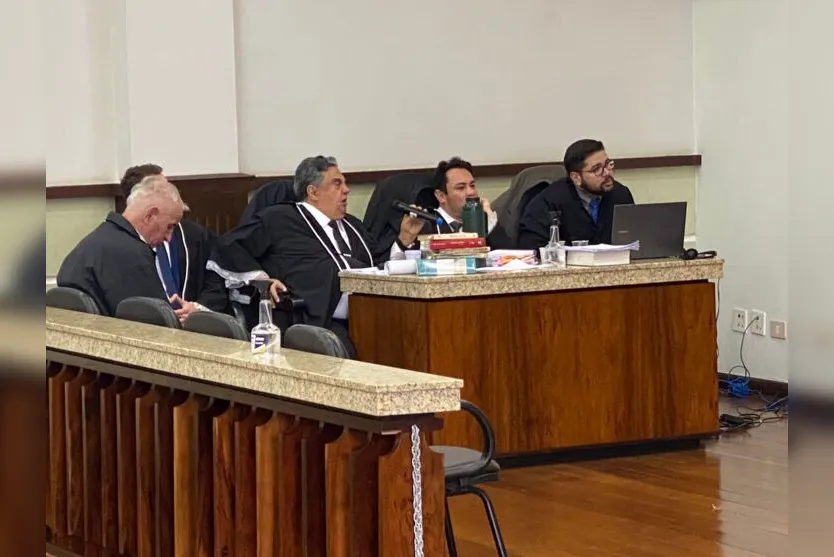  Ele foi condenado a três anos de prisão em regime aberto 