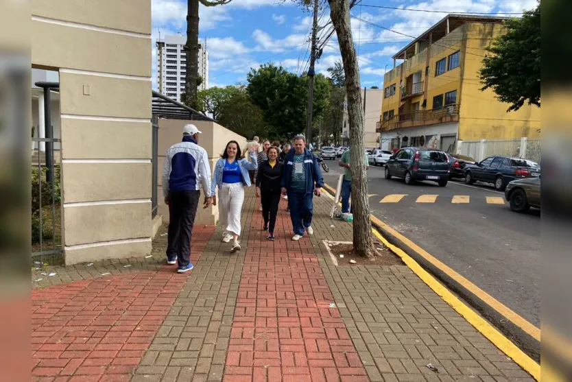 Eleições: Nilo Cairo recebe eleitores na manhã deste domingo (2)