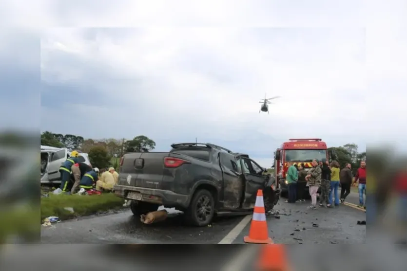  Entre os veículos envolvidos estão uma Fiat Toro, que tinha um ocupante, e uma Chevrolet Spin, que tinha cinco ocupantes 