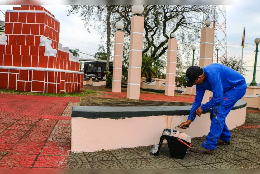 Histórica 'Praça Mauá' passa por serviços de manutenção