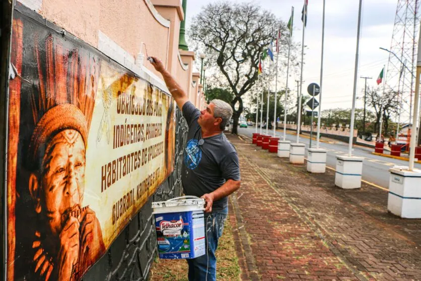 Histórica 'Praça Mauá' passa por serviços de manutenção