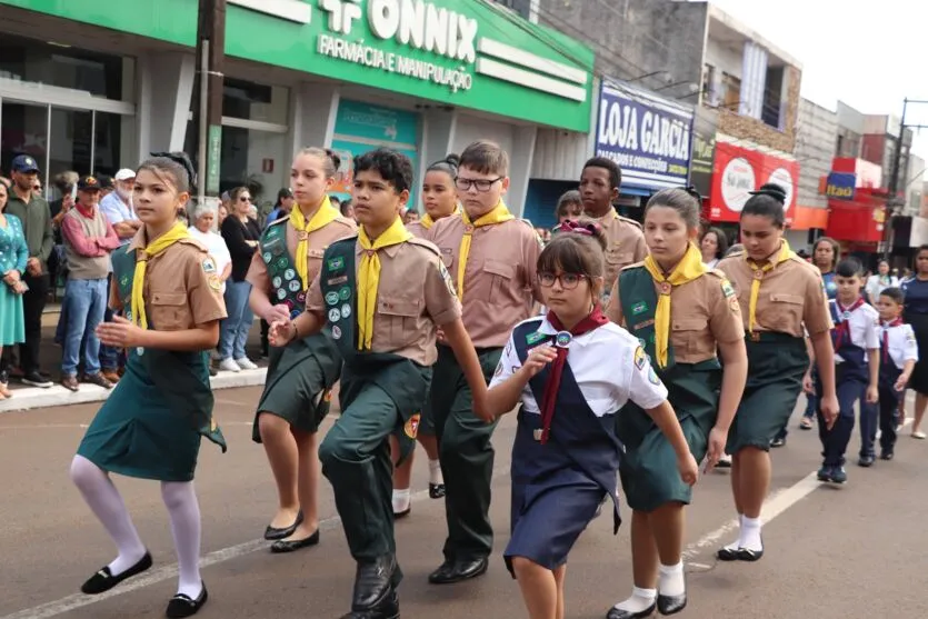 Independência do Brasil: Ivaiporã contou com desfile cívico no domingo