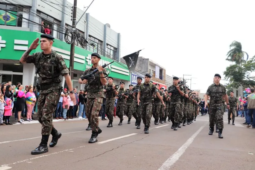 Independência do Brasil: Ivaiporã contou com desfile cívico no domingo